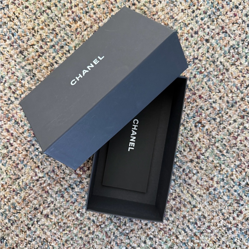 Chanel Classic Black Gift Box (Sunglass Size) - Picture 3 of 3